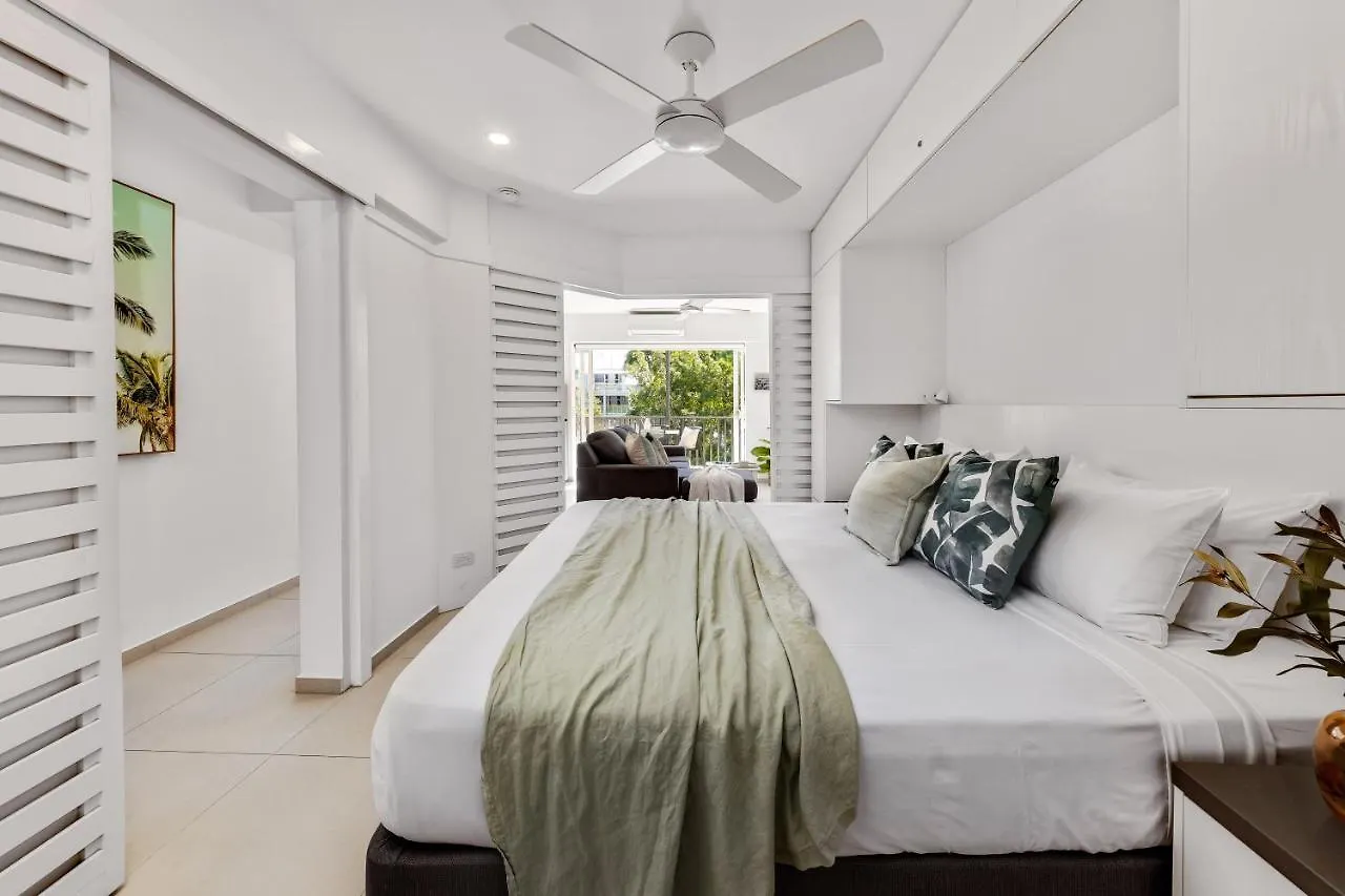 Elegant Modern Coastal Escape Steps From Noosa Main Beach Διαμέρισμα